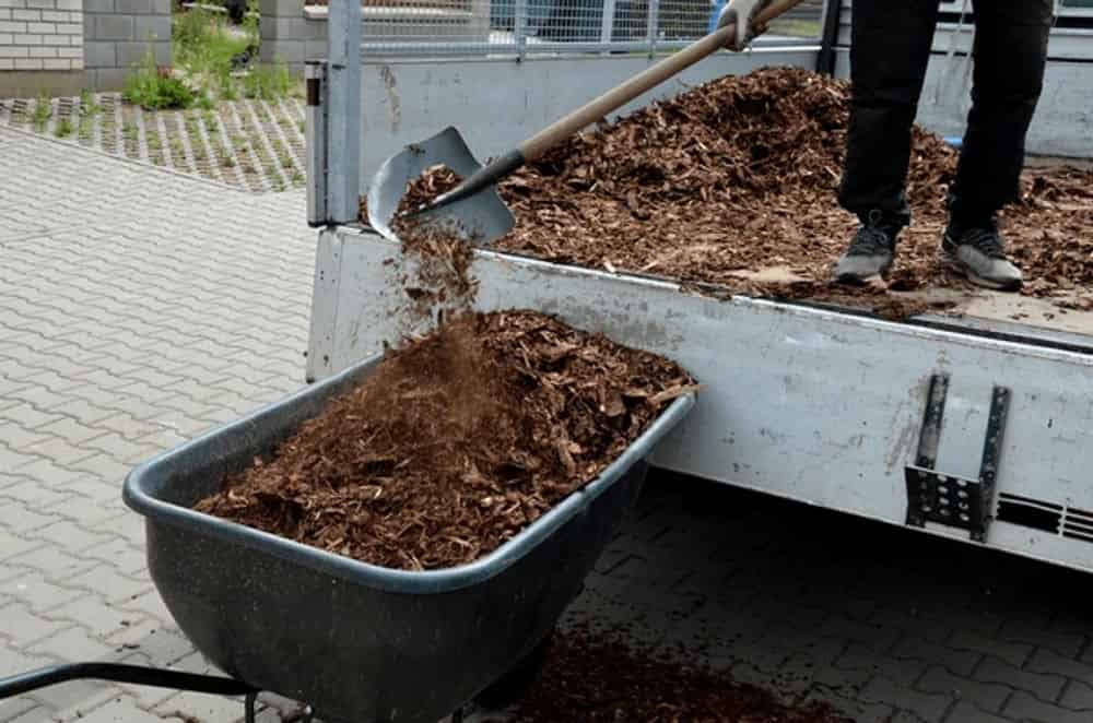 Mulch Delivery & Installation image